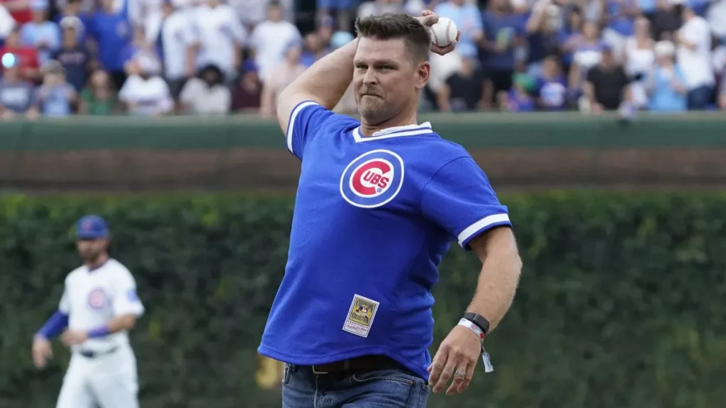 cubs legend kerry wood threw mind blowing behind the back pitch for savannah bananas
