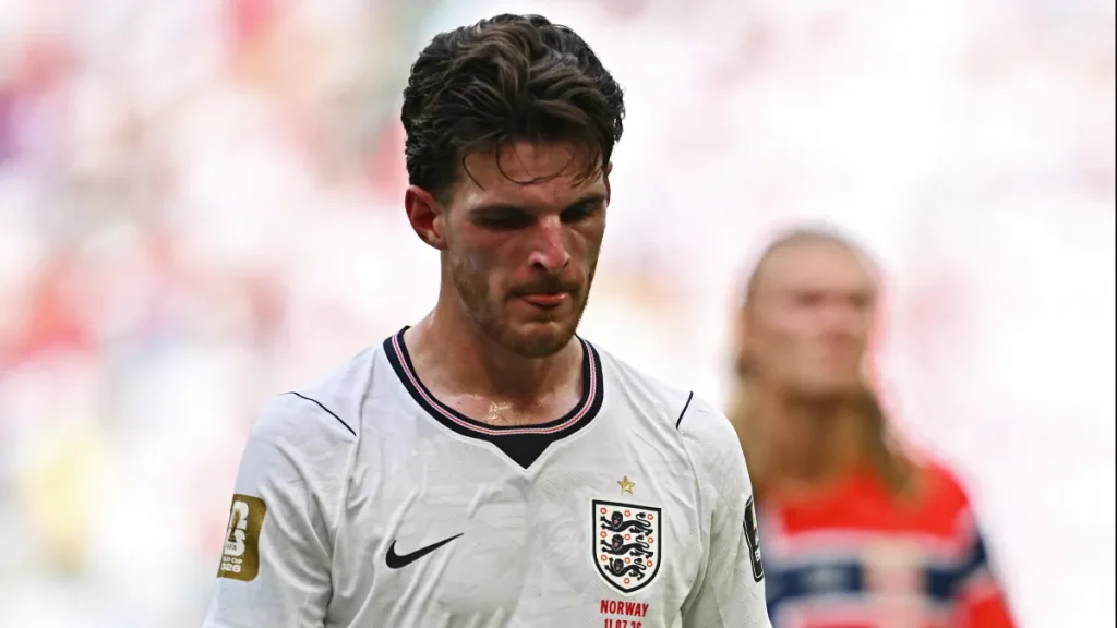 what happened to declan rice? england midfielder suddenly leaves game vs. norway at halftime with nagging injury