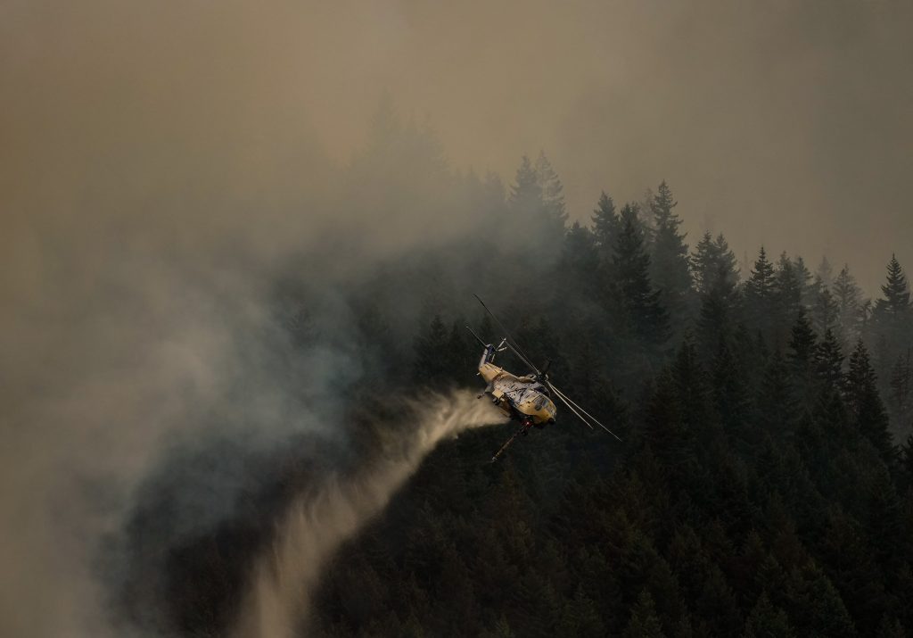 clinton, b.c. ordered to flee their homes as aggressive wildfire advances