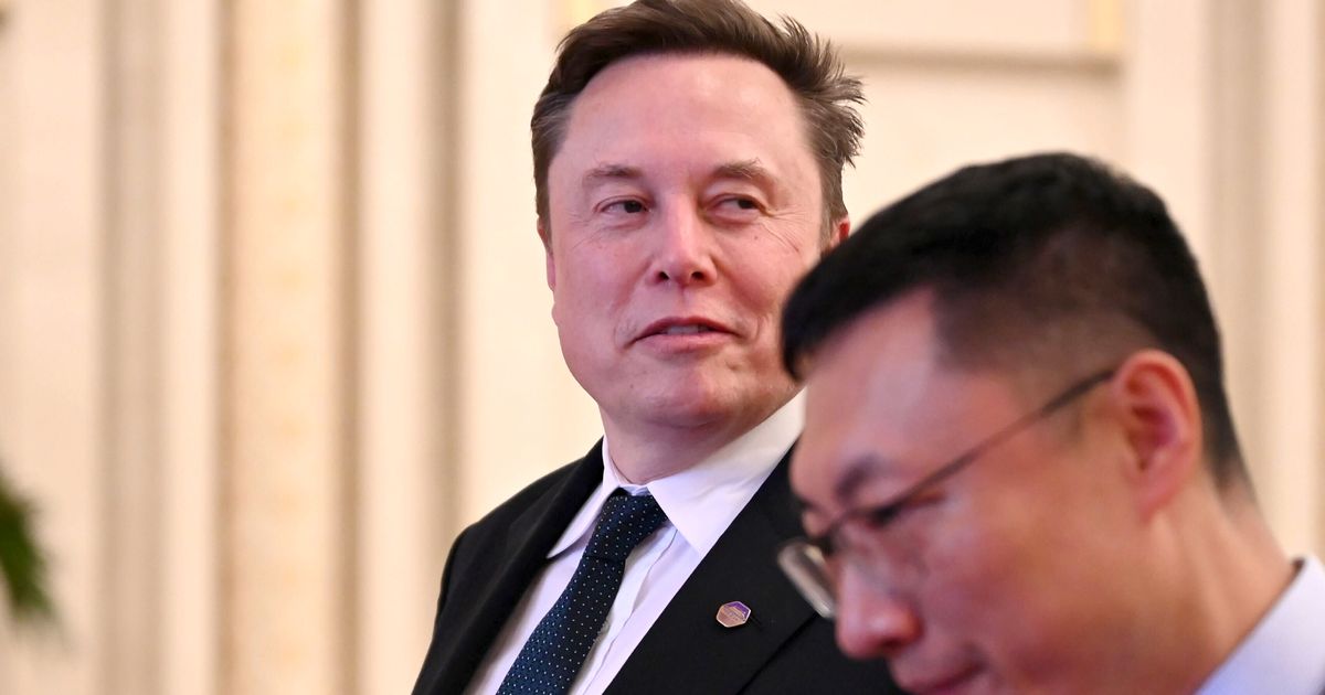 former trillionaire elon musk brushes off spacex stock falling off a cliff