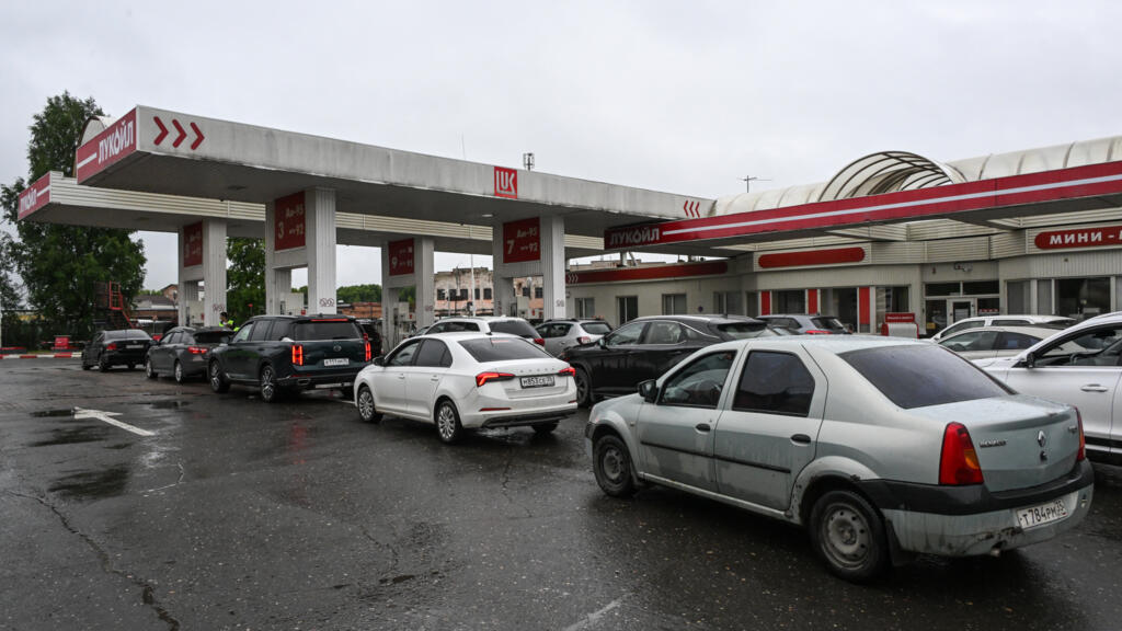 No fuel, no patience: Russians endure fuel shortages no fuel, no patience: russians endure fuel shortages