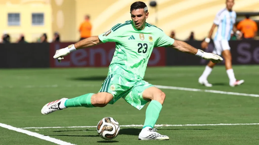 most saves in a world cup final: where emiliano martinez's stellar goalkeeping vs. spain ranks in fifa history