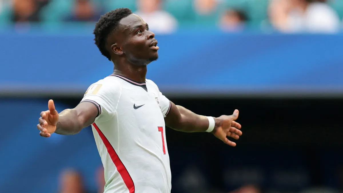 bukayo saka’s fiancée tolami benson turns heads in stunning world cup photos