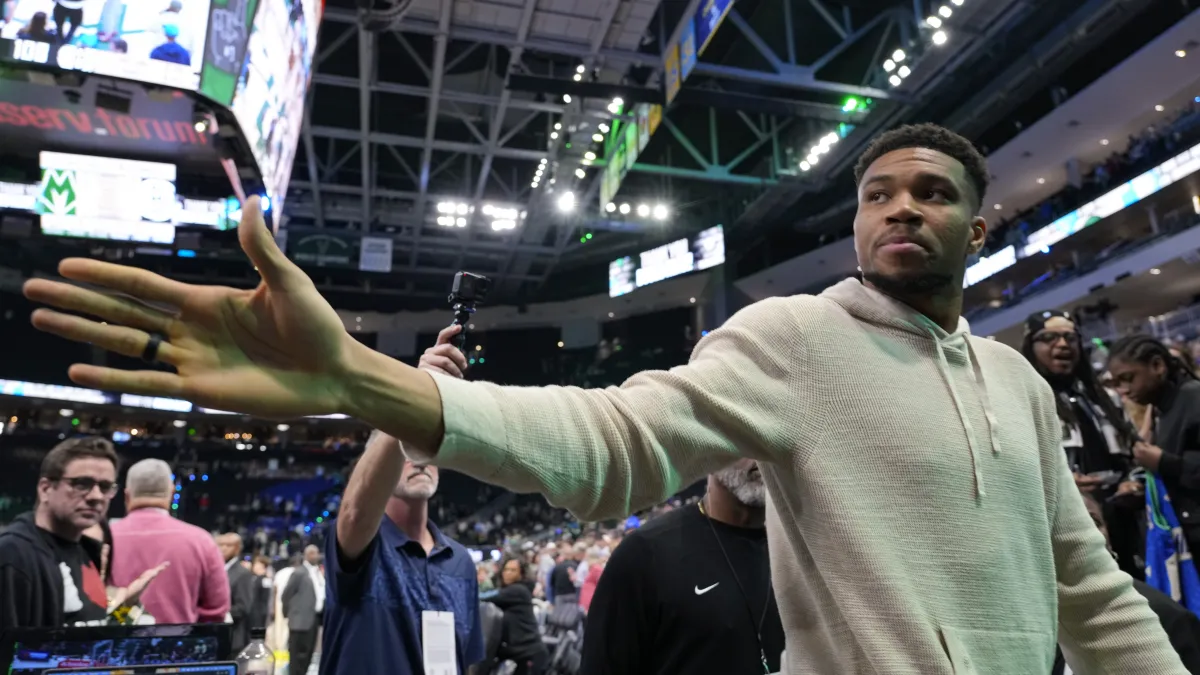 giannis antetokounmpo gets emotional hearing the bucks fans celebrate him amid his exit