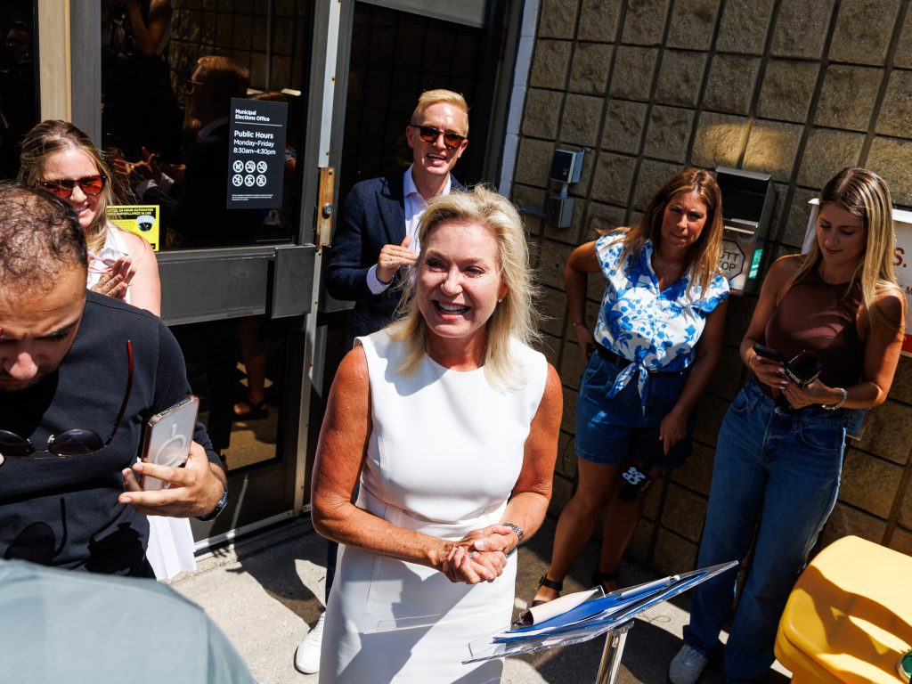 bonnie crombie says she’ll ‘see it through’ if she’s re elected mississauga mayor, again