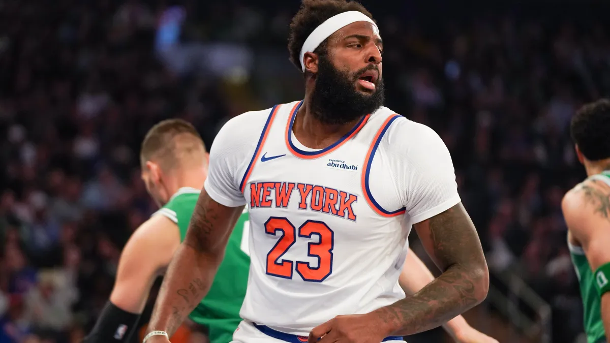 knicks officially sign 6 foot 11 ex lakers rebounding star to replace mitchell robinson