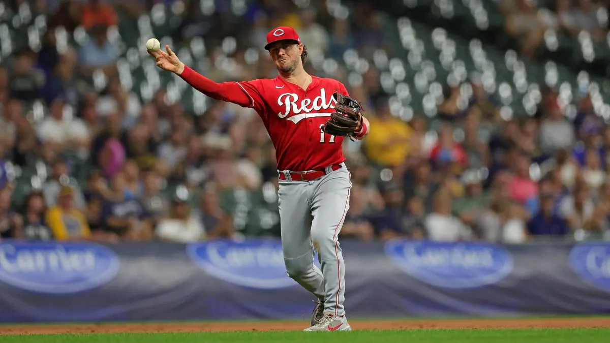 braves re sign ex dodgers, reds veteran infielder with .693 ops