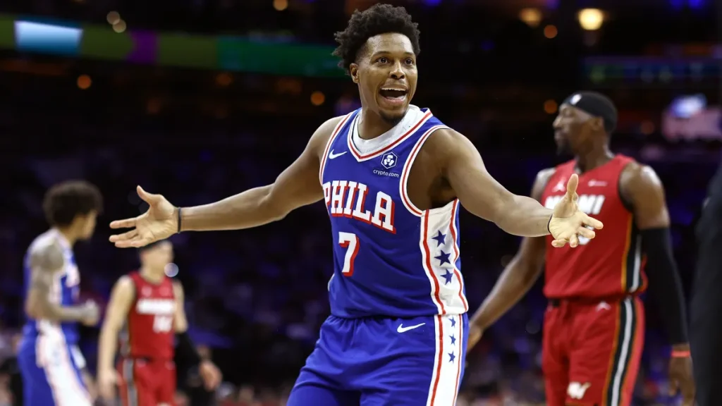 76ers' forward gives roses to Kyle Lowry following retirement news 76ers' forward gives roses to kyle lowry following retirement news
