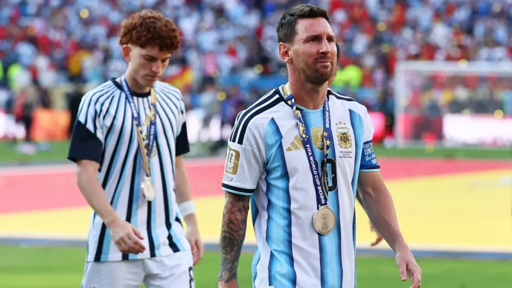 watch lionel messi become emotional after loss to spain in what could be legend's last world cup game