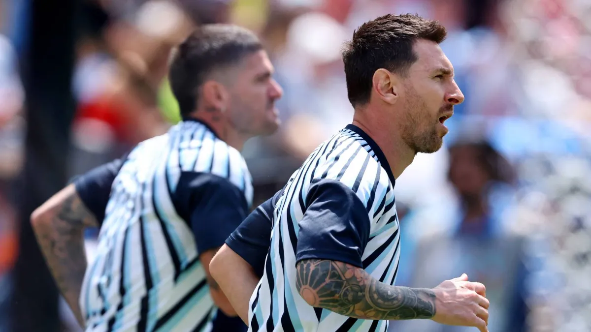 why refs wait to hold up flag for offside in soccer