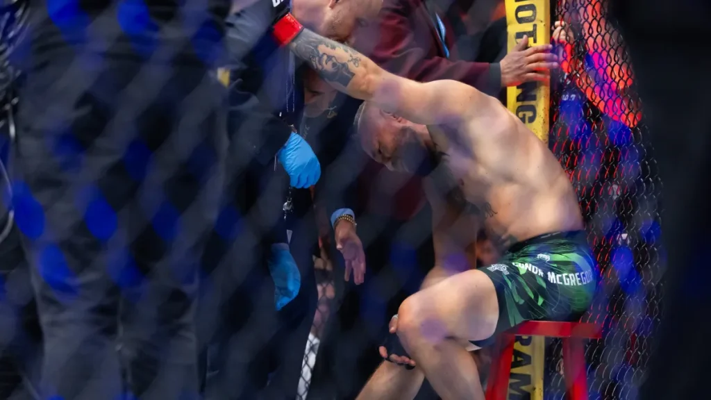 social media reacts to conor mcgregor injuring knee in opening moments of return fight vs. max holloway