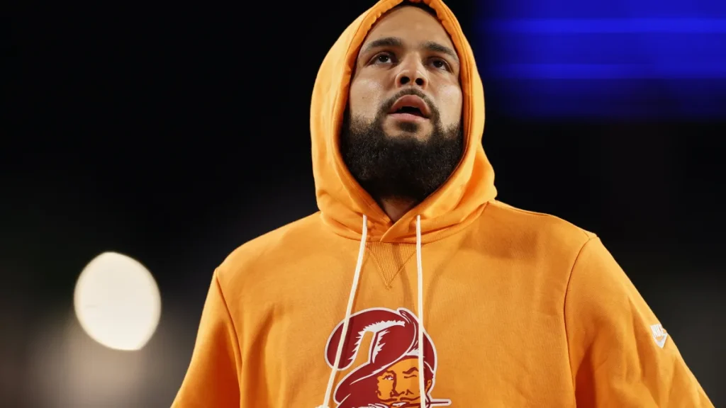 49ers' fans shocked by mike evans' tattoo on his right knee