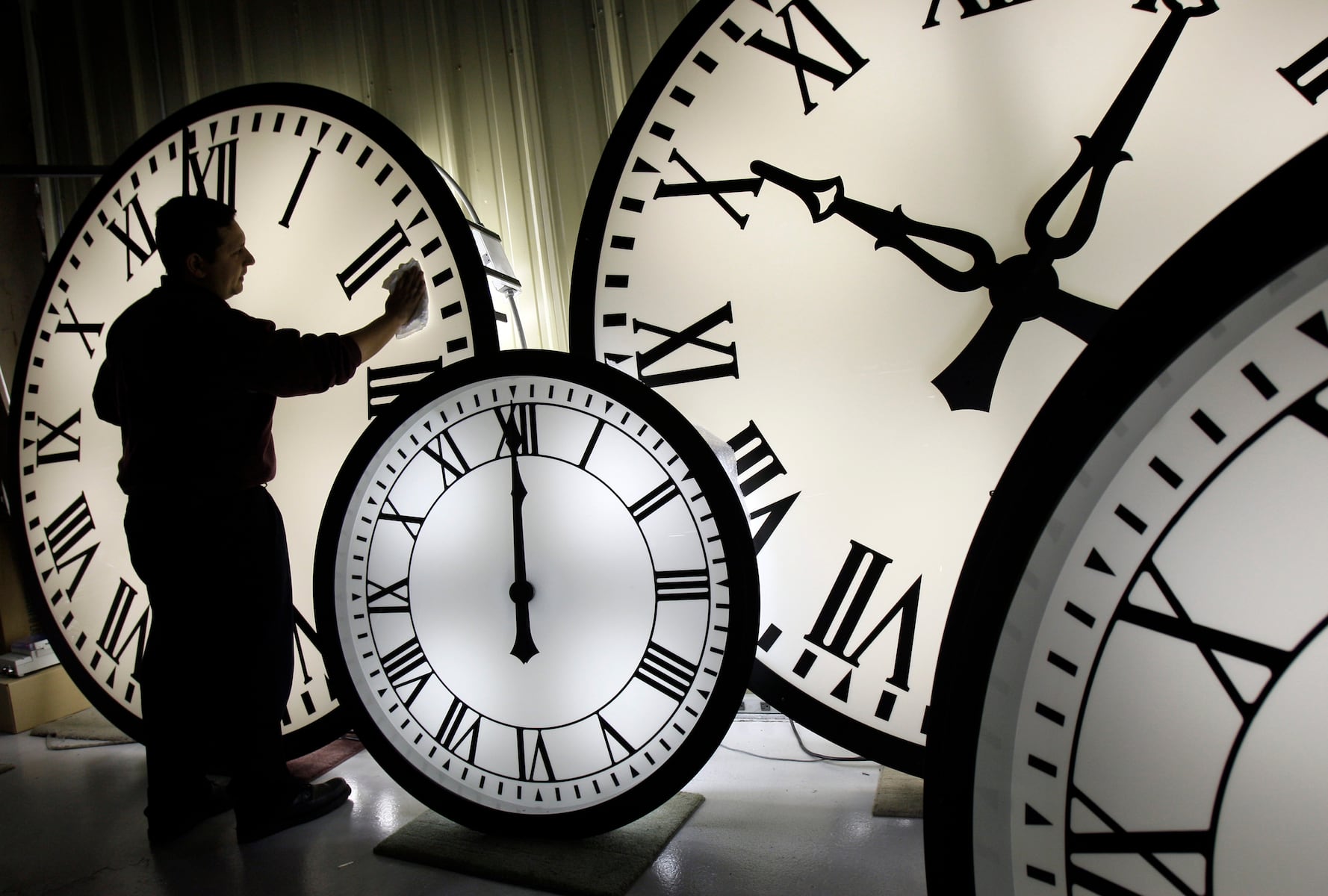daylight saving time year round: congress voting next week to do away with time change