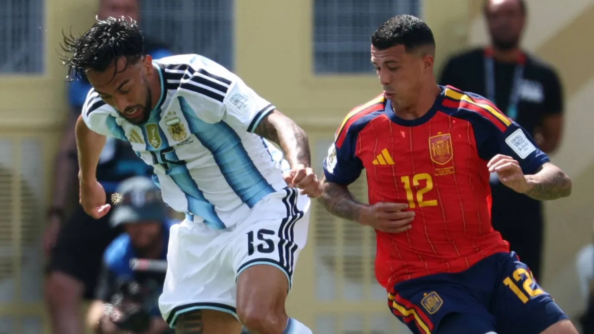 why argentina isn't doing anything or keeping the ball in world cup final vs. spain