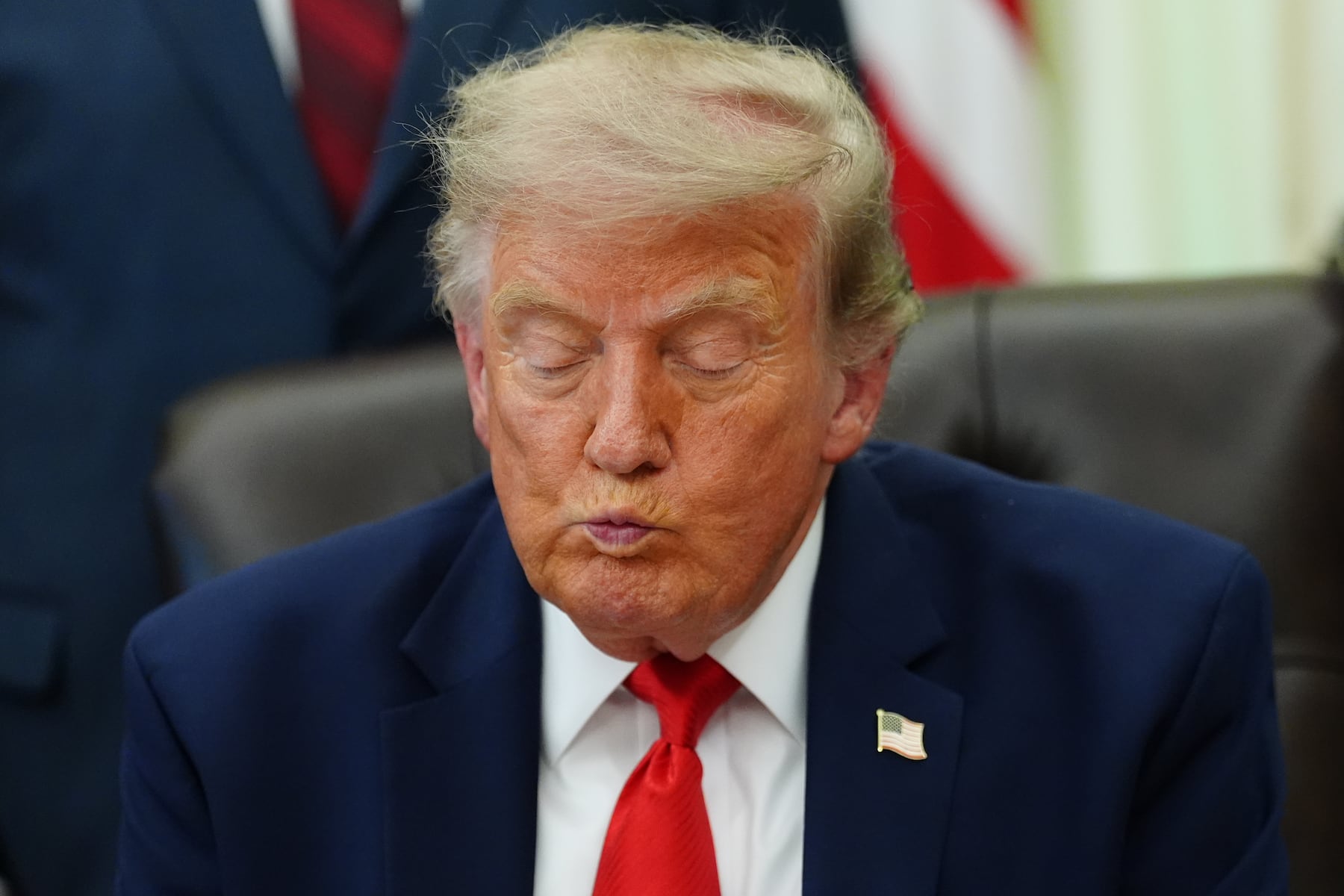red flags everywhere for trump as president hits all time low in new poll