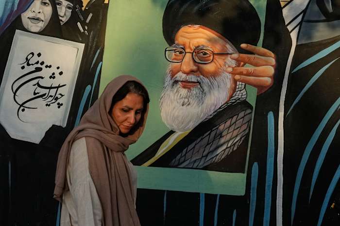 US strikes Iran for 10th consecutive night as Tehran strikes tanker in the Strait of Hormuz us strikes iran for 10th consecutive night as tehran strikes tanker in the strait of hormuz