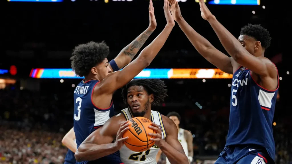 spurs coach discloses the one thing tarris reed jr. must do to earn minutes