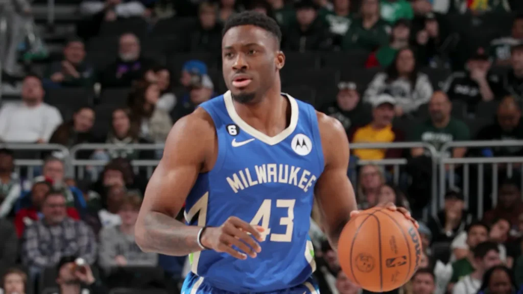 thanasis antetokounmpo makes bucks future plans clear