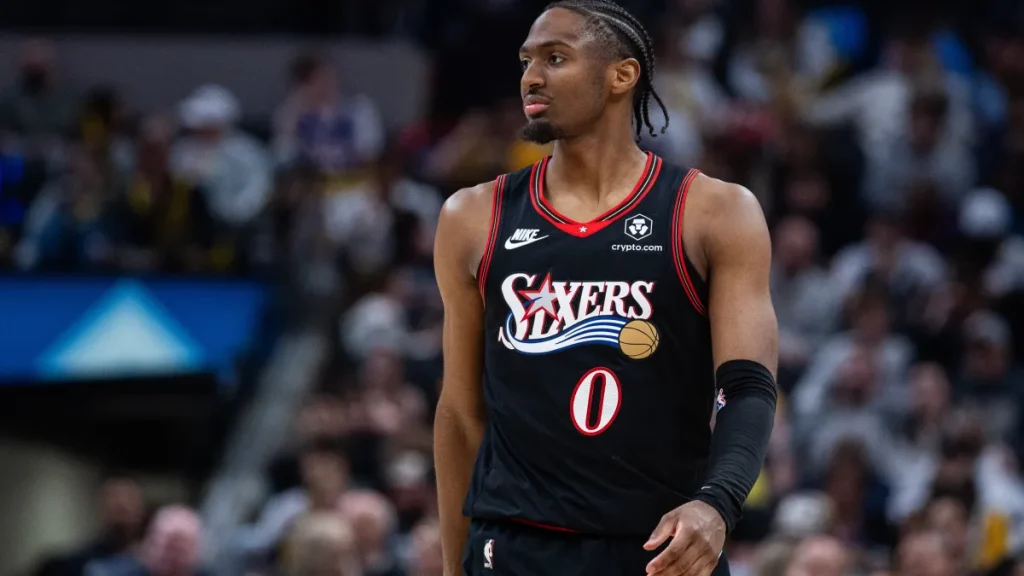 76ers officially sign 7 foot ex knicks nba champion center to help tyrese maxey