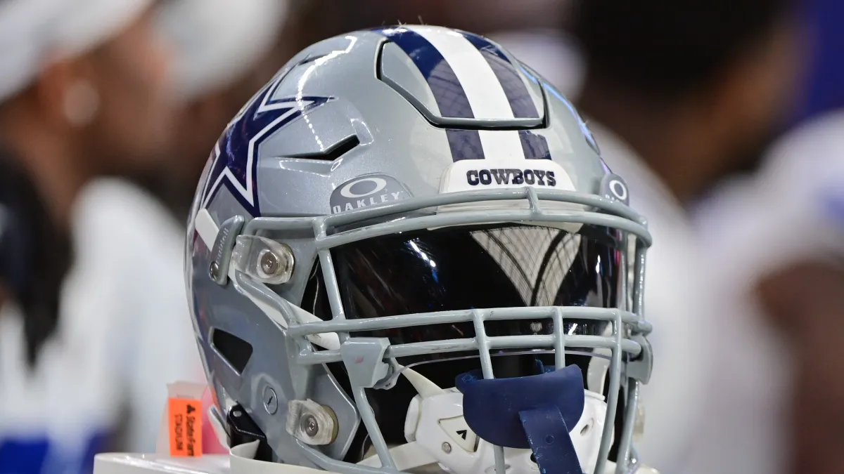 cowboys' linebacker uncertainty has one obvious blockbuster solution sitting in miami