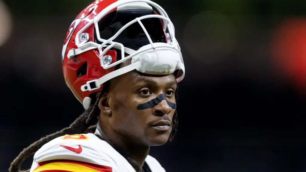 deandre hopkins takes finance classes at clemson to manage his $140m in career earnings