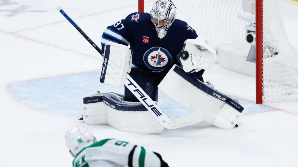 jets' connor hellebuyck dilemma is clear