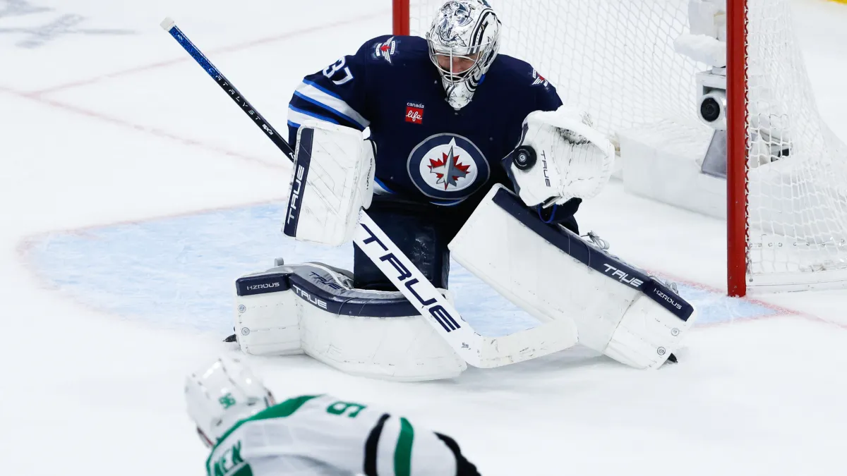 jets' connor hellebuyck dilemma is clear
