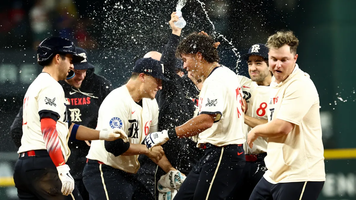 padres sign former astros, rangers outfielder with .636 ops