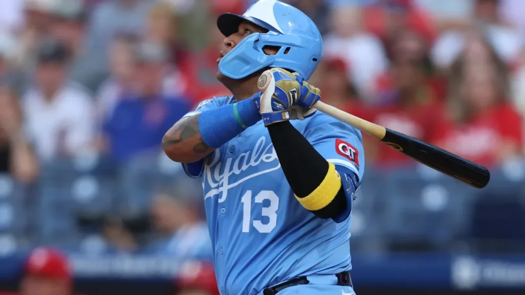 salvador perez passes george brett on royals' all time home run list