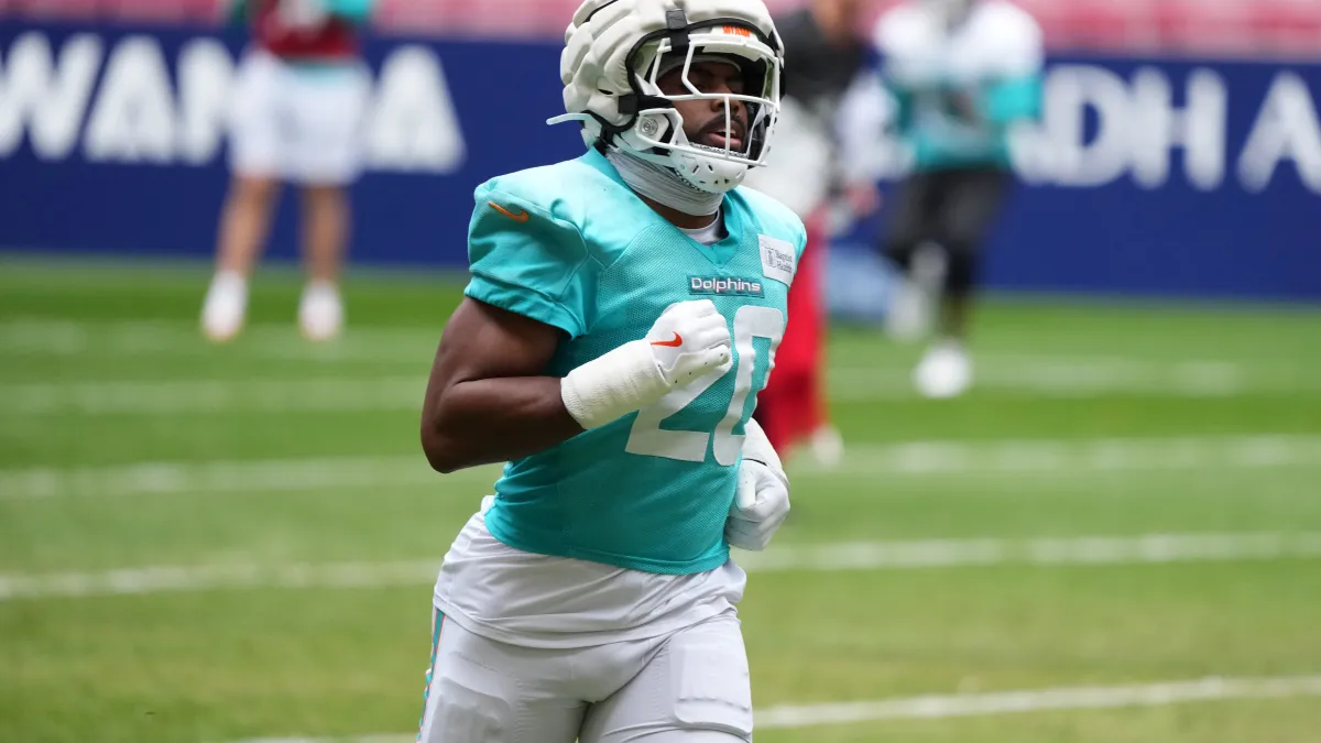nfl coach compares dolphins' jordyn brooks to a 5x all pro lb in his prime