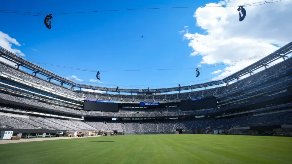 world cup closing ceremony details: what to know about tom cruise, jennifer hudson and more