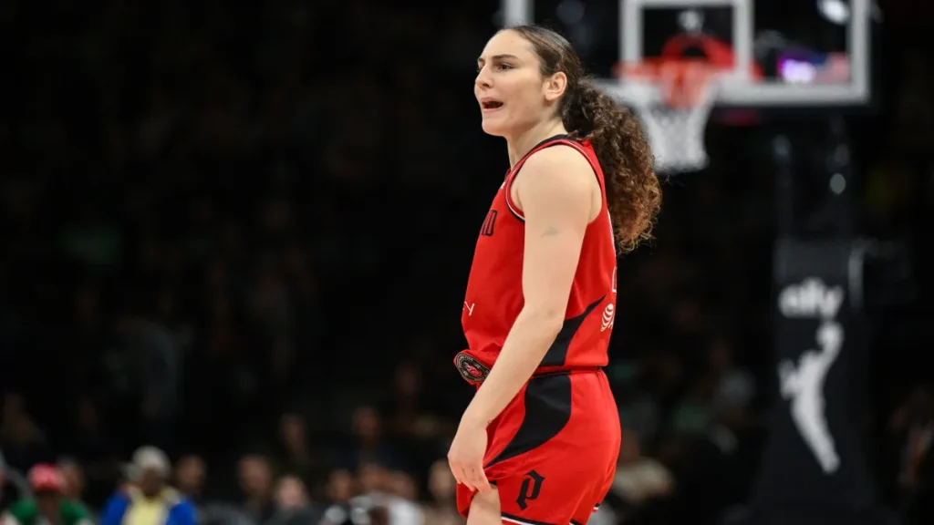 portland fire guard carla leite shows off toned abs in pregame look before aces matchup