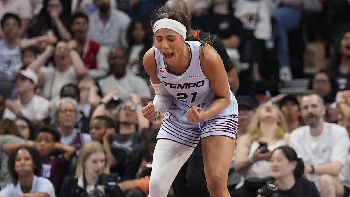 isabelle harrison shows off long legs in stylish pregame outfit before tempo dream game