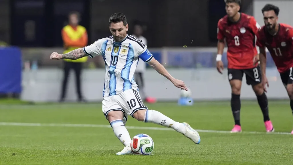why lionel messi takes penalties for argentina over enzo fernandez despite recent misses