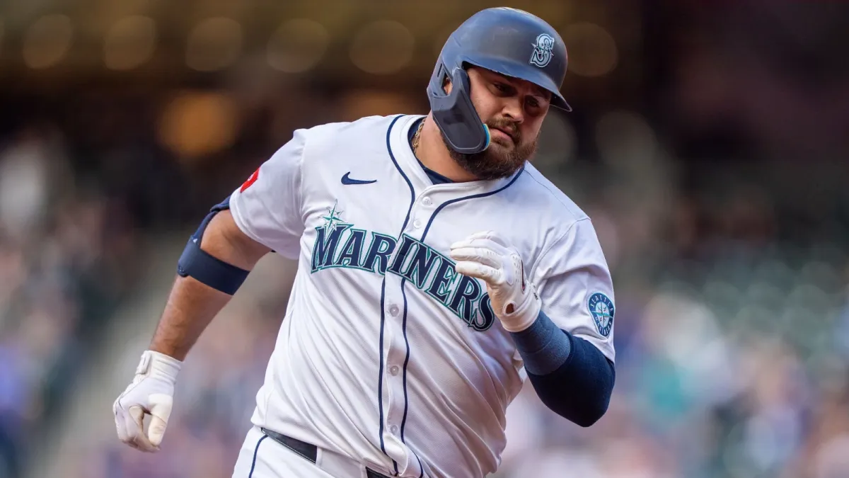 braves re sign former blue jays, mariners first baseman with 123 career home runs