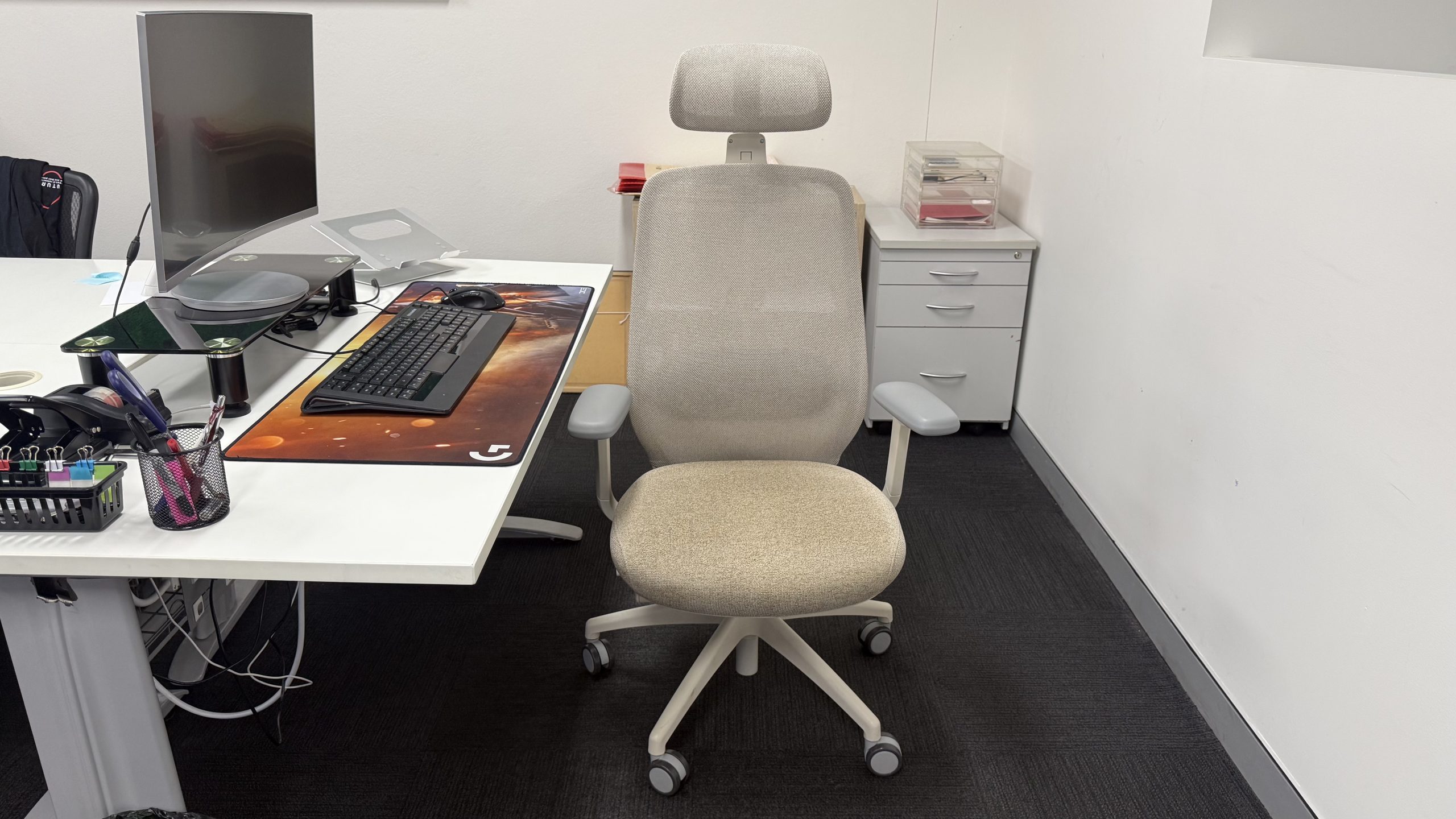 desky coilflex ergonomic office chair review: a comfortable cushy seat that can accommodate taller users