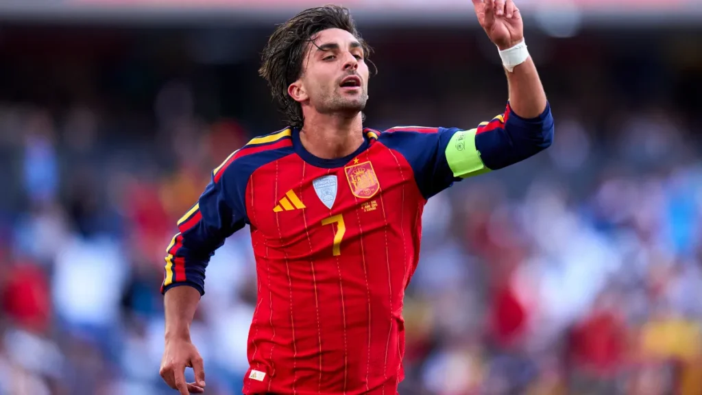 ferran torres’ ex girlfriend draws attention over timing of swimsuit photos