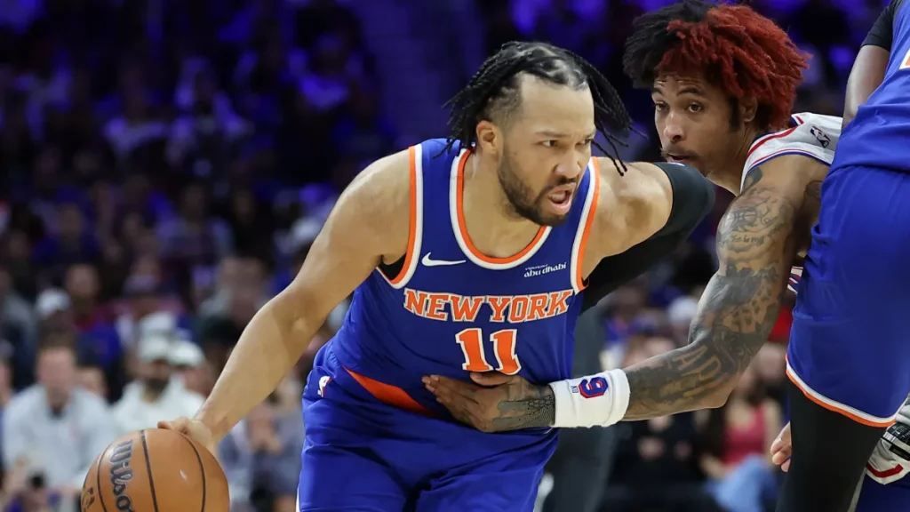 knicks linked to lakers' former $157 million veteran center target