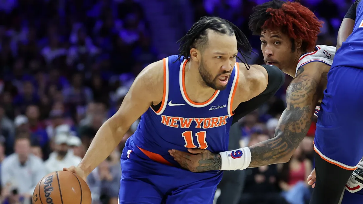 knicks linked to lakers' former $157 million veteran center target