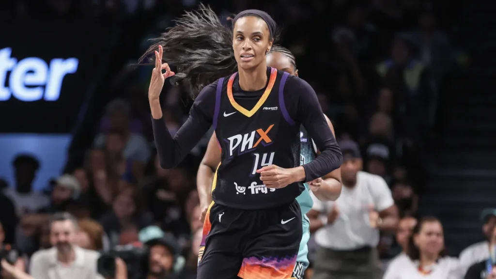 dewanna bonner drops major retirement hint after historic wnba milestone