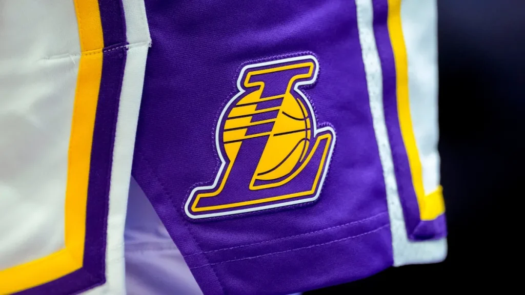 lakers sign 6 foot 9 forward amid jonathan kuminga pursuit