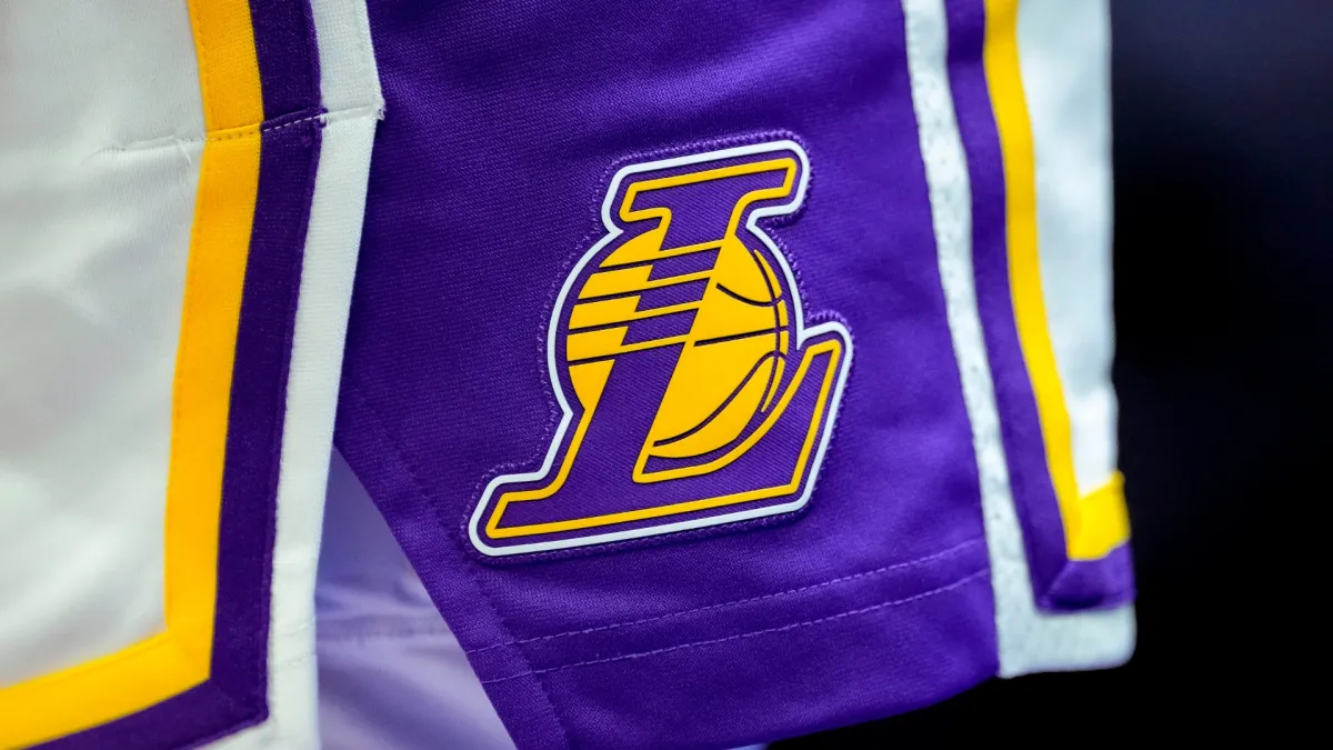lakers sign 6 foot 9 forward amid jonathan kuminga pursuit