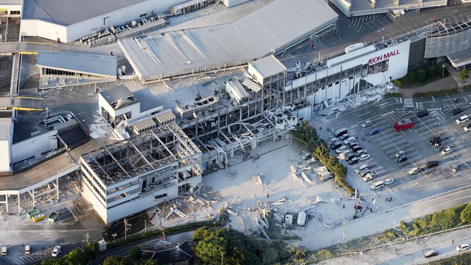 major earthquake hits southern japan injuring at least 50