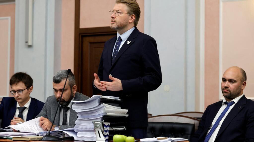 Russia’s Supreme Court upholds ban on anti-war party Yabloko russia’s supreme court upholds ban on anti war party yabloko