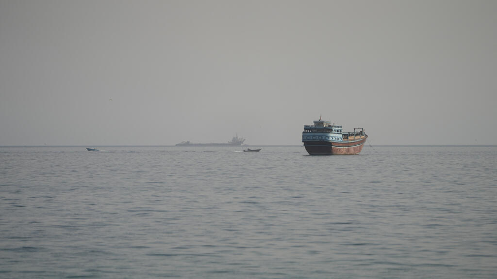 us says iran hormuz deal could come 'today or tomorrow' as oil prices plunge