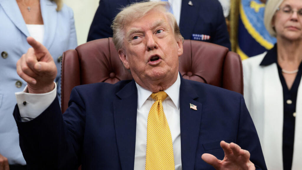 trump says us iran talks continue, warns tehran faces 'last chance'