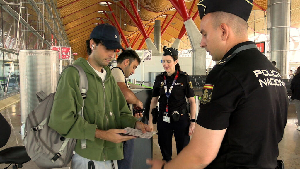 spain imposes border checks on italian travellers amid migrant dispute
