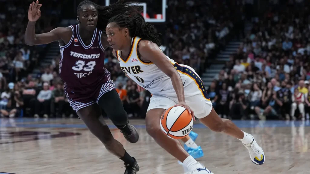 fever's caitlin clark ripped tempo arena amid kelsey mitchell's exit: 'a million degrees in here'