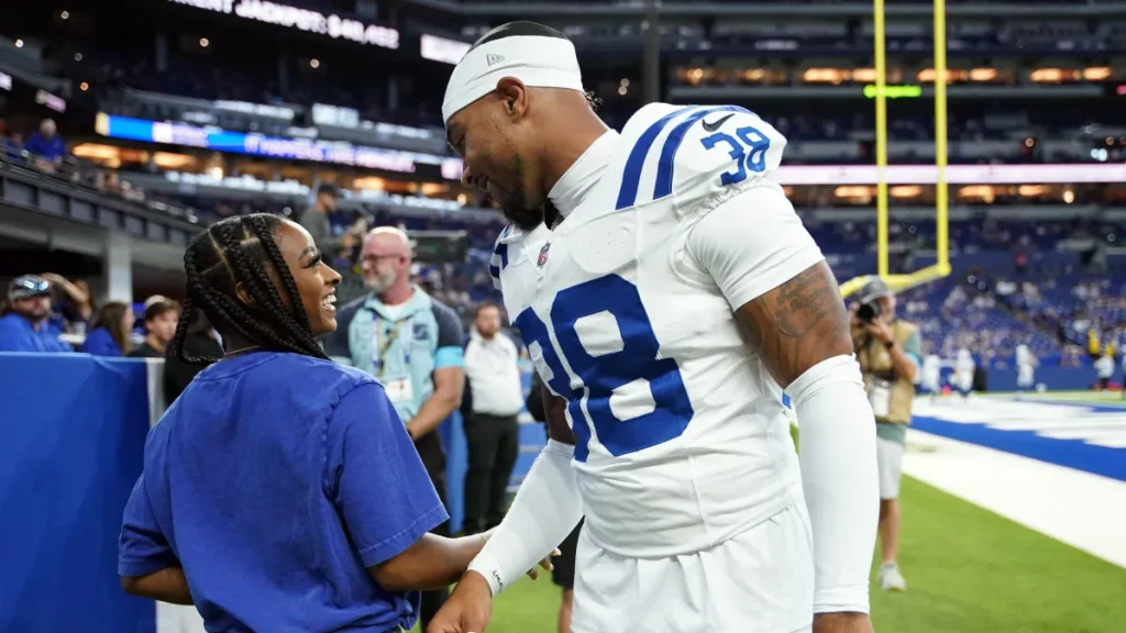 simone biles has cute sideline moment with jonathan owens before lions colts game