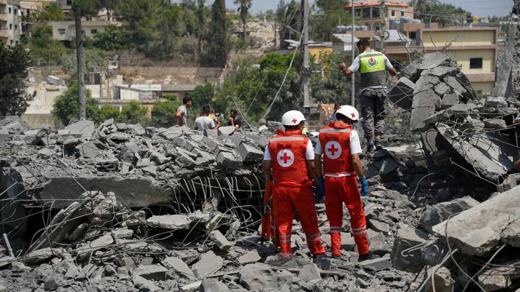 israeli strikes kill 11 in southern lebanon, hezbollah threatens to retaliate